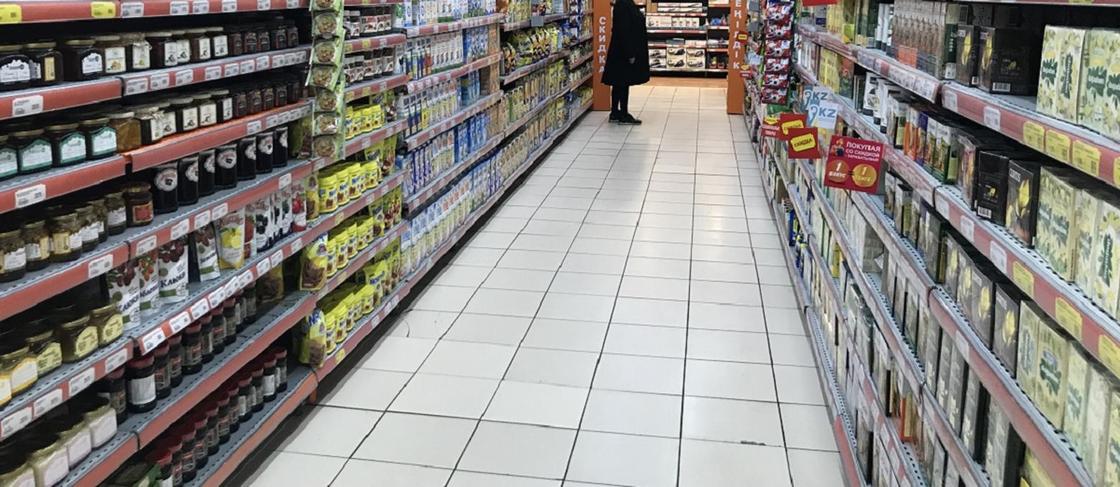 Казахстанцев пугают пустыми полками в супермаркетах из-за пандемии коронавируса (фото, видео)