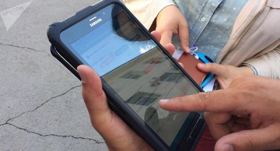 Полицейские сдавали рабочие планшеты в ломбард в Шымкенте
