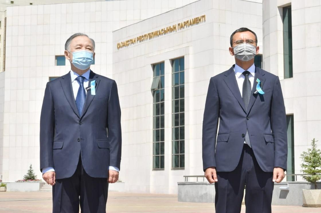 Нигматулин и Ашимбаев почтили память жертв пандемии коронавируса