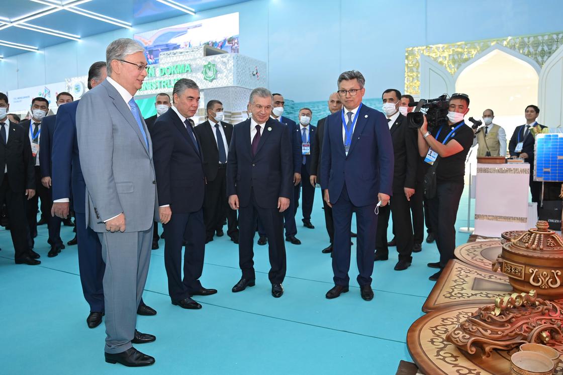 Касым-Жомарт Токаев и президенты стран Центральной Азии на выставке