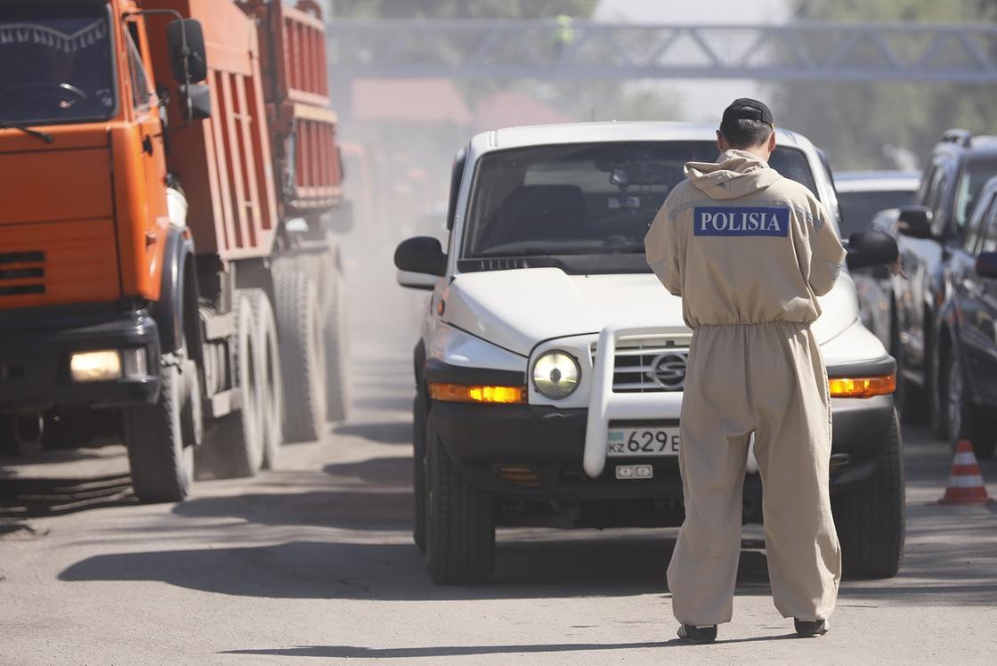 Куда вывозят угнанные в Казахстане автомобили