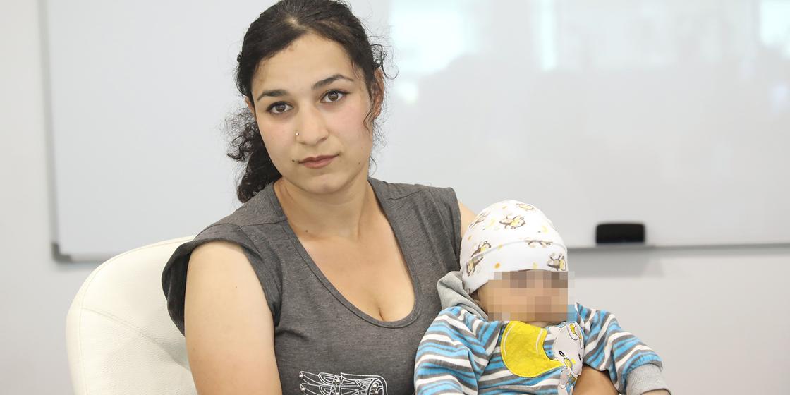 "Боюсь, что заберут детей": 20-летняя девушка живет без документов в Алматинской области