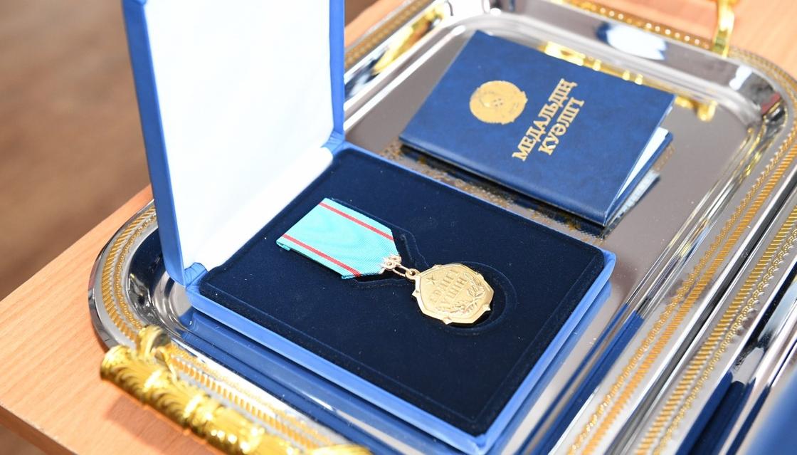 Погибших при тушении пожара в Алматинской области наградили посмертно (фото)