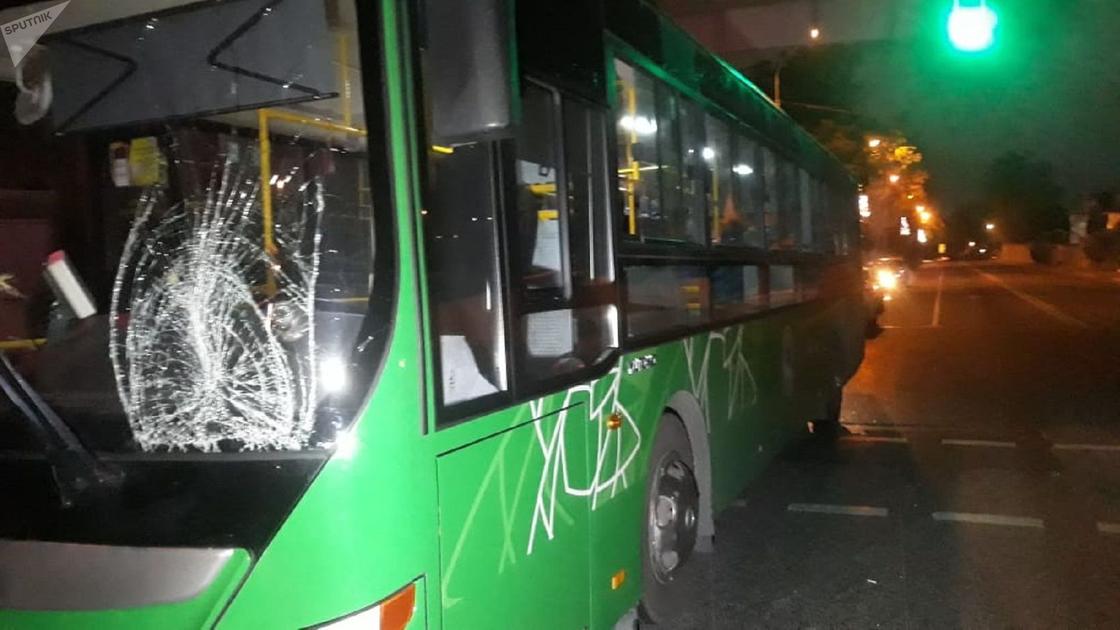 Два пешехода погибли под колесами автобуса в Алматы (фото)
