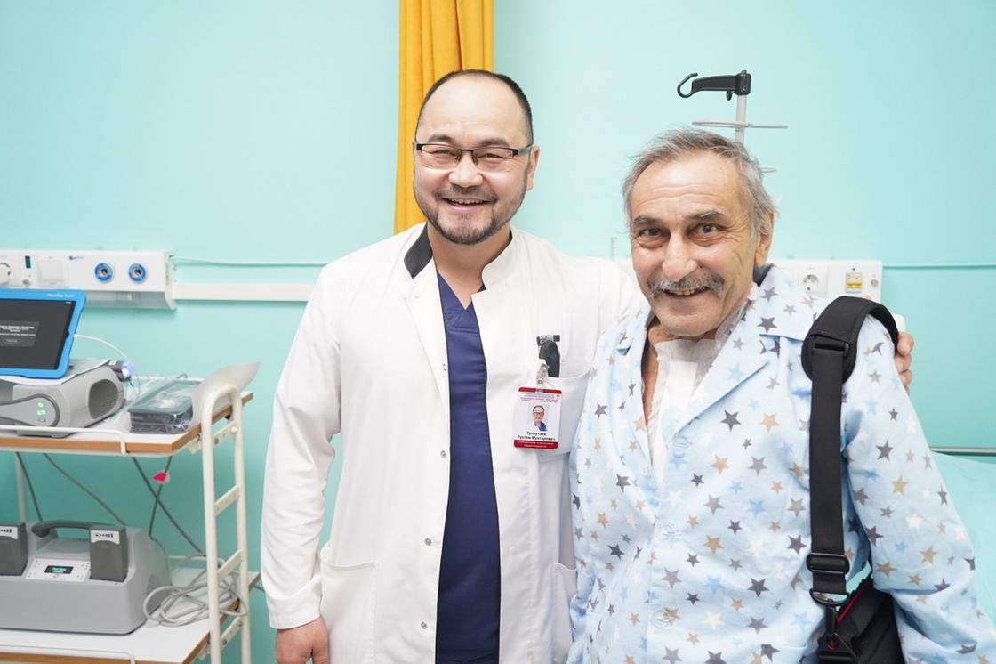 Рустем Тулеутаев с пациентом