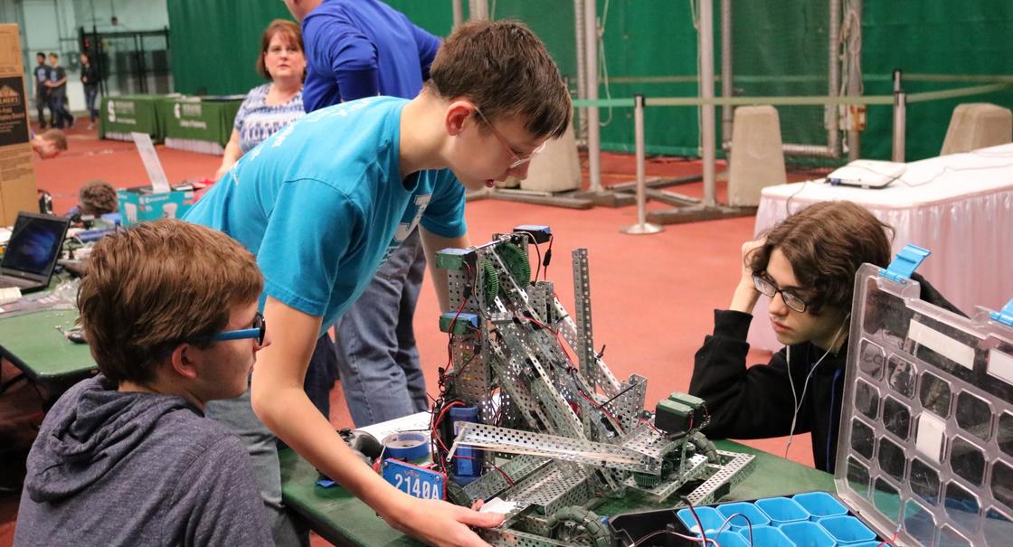 Первый республиканский отборочный этап международного чемпионата мира «VEX Robotics» пройдет в Алматы Первый республиканский отборочный этап международного чемпионата мира «VEX Robotics» пройдет в Алматы