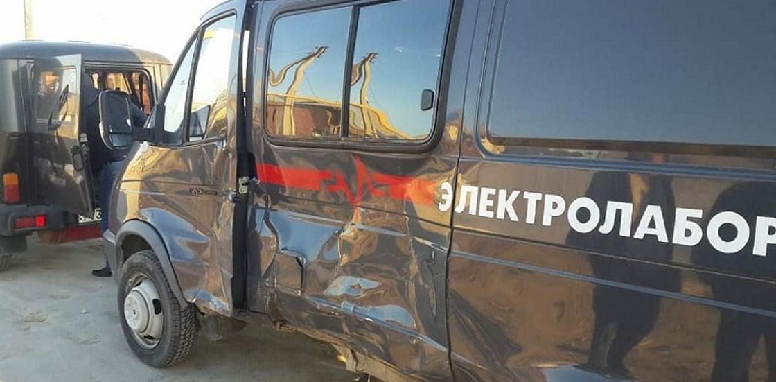 Автомобиль из кортежа заместителя акима области попал в аварию в Актау (фото)
