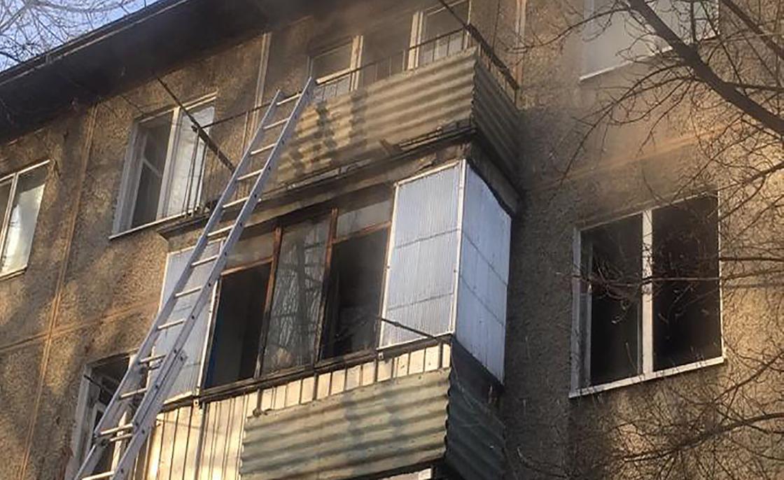 Пожар произошел в жилом доме в Алматы: из огня спасли девушку и мать с ребенком Пожар произошел в жилом доме в Алматы: из огня спасли девушку и мать с ребенком