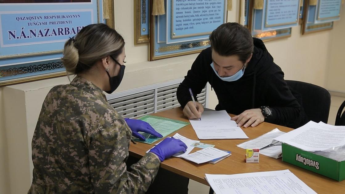 Около ста военнообязанных призовут на спецсборы в Нур-Султане