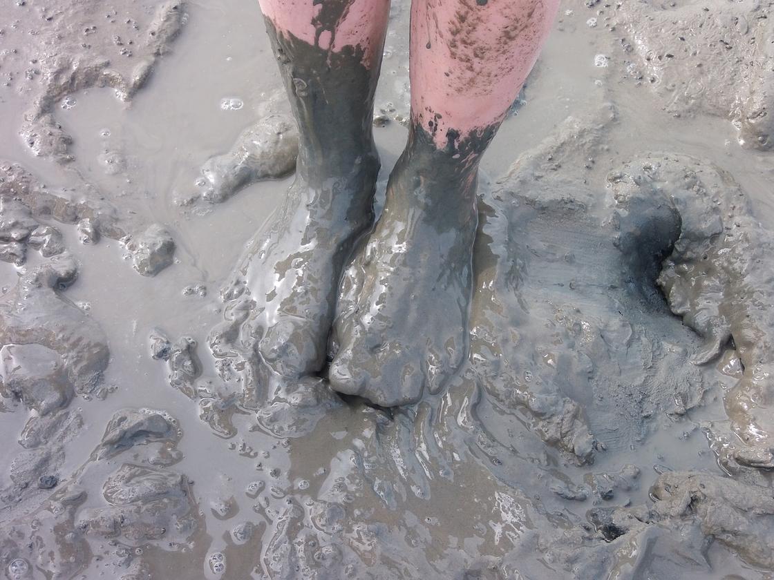 Ноги в грязи