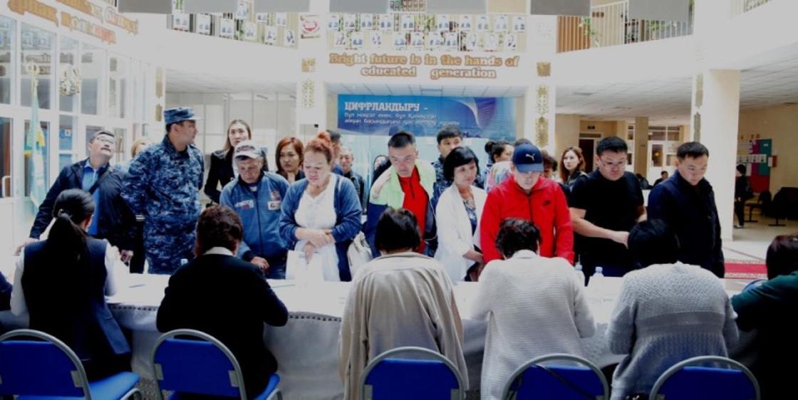 Международные наблюдатели отмечают высокую явку среди избирателей Усть-Каменогорска