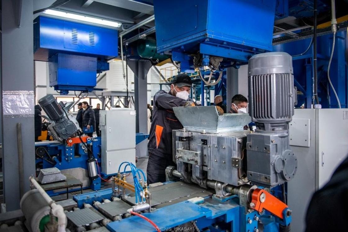 Толық циклді өнеркәсіптік аккумулятор зауыты Толық циклді өнеркәсіптік аккумулятор зауыты