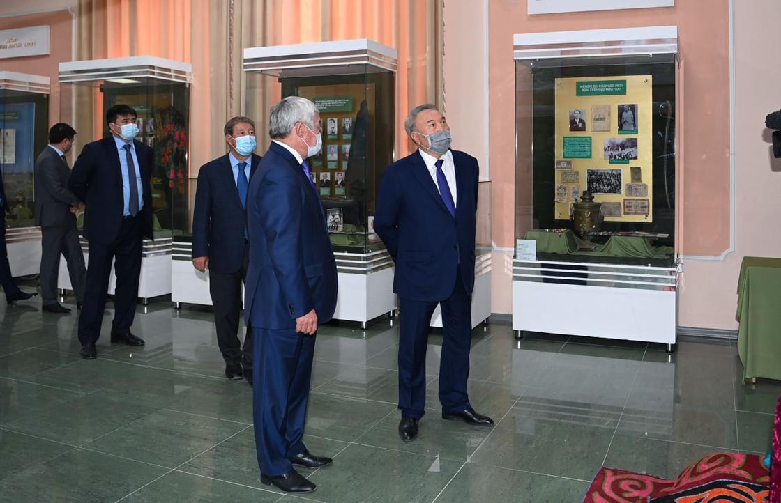 Нурсултан Назарбаев и Бердибек Сапарбаев