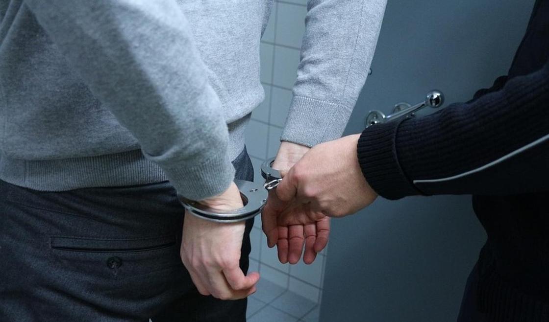 Пранкера арестовали за разбитую остановку в Павлодаре