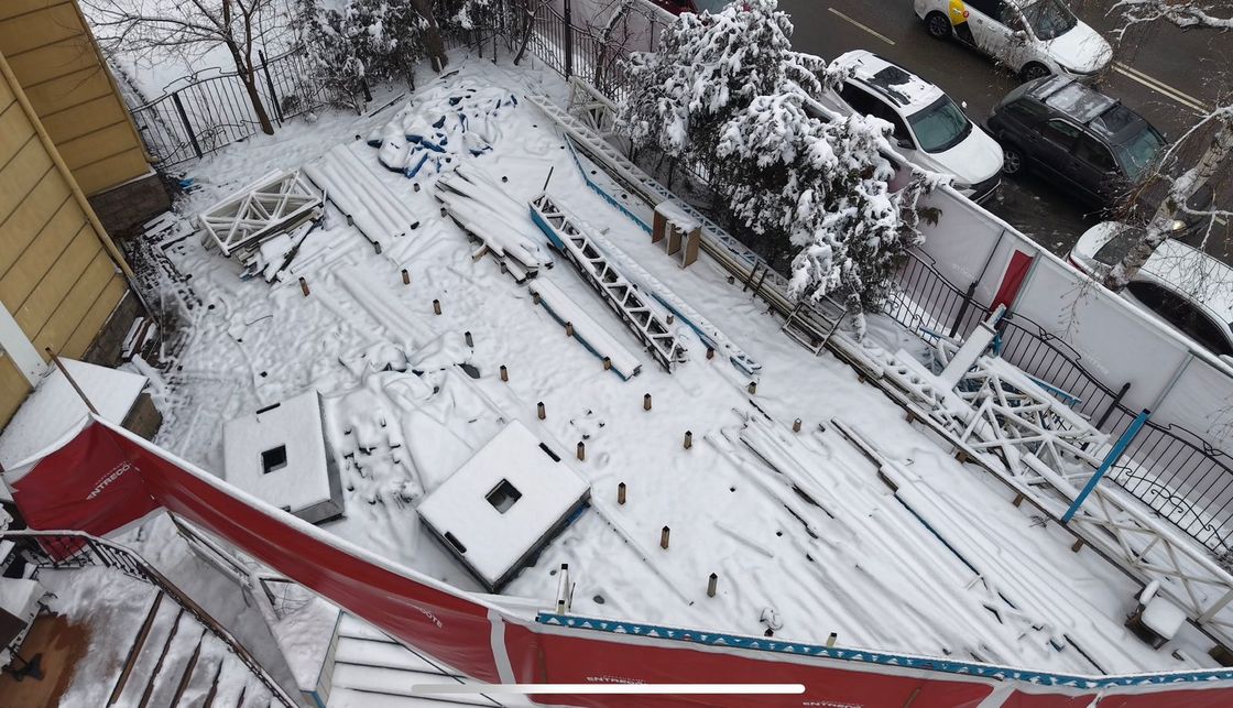 Летнюю террасу снесли в Алматы