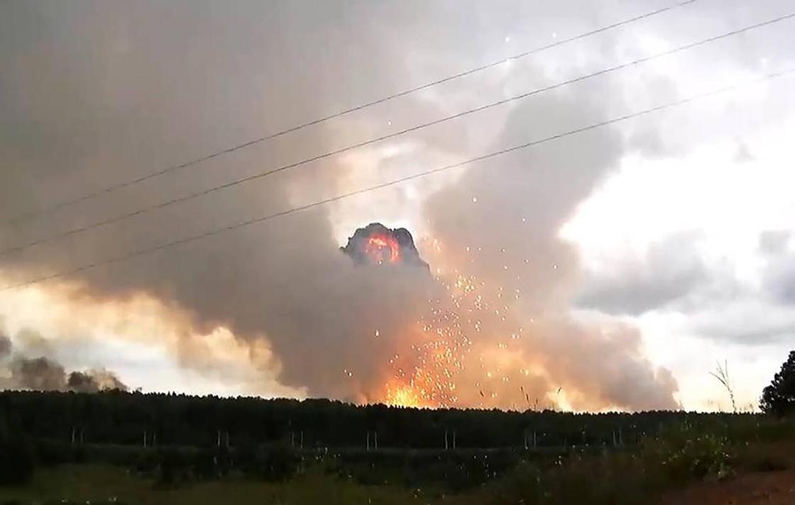 Пожар на военном складе под Ачинском потушен, заявляет минобороны Пожар на военном складе под Ачинском потушен, заявляет минобороны