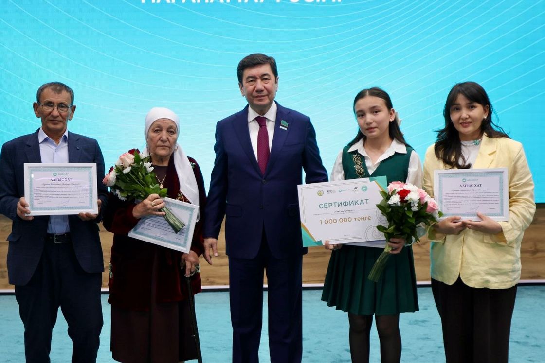 Чествование победителей проекта "Кітап оқитын ұлт"