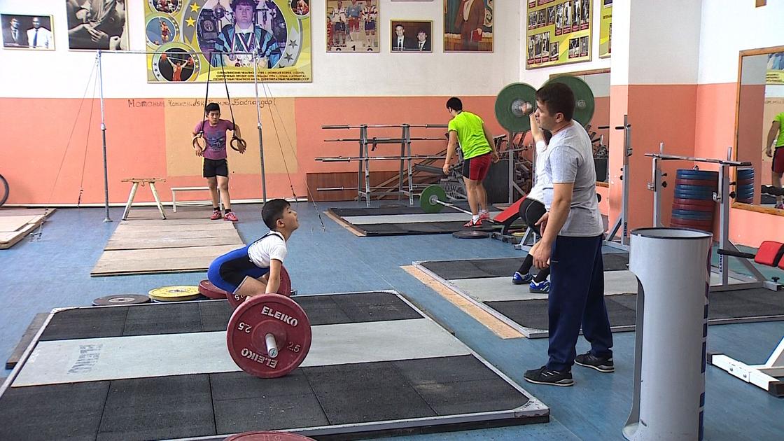 В эти дни в Казахстане стартует большой проект Федерации тяжелой атлетики "Жас куат"