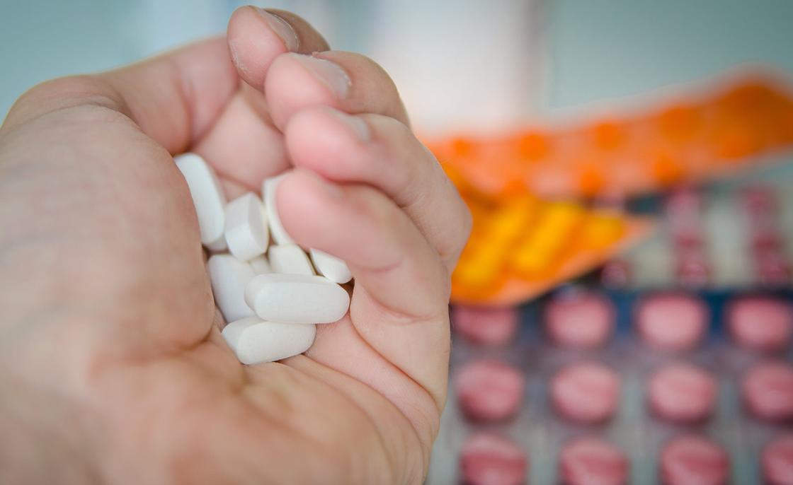 Лекарства, которые должны были выдаваться бесплатно, продавались в частных аптеках