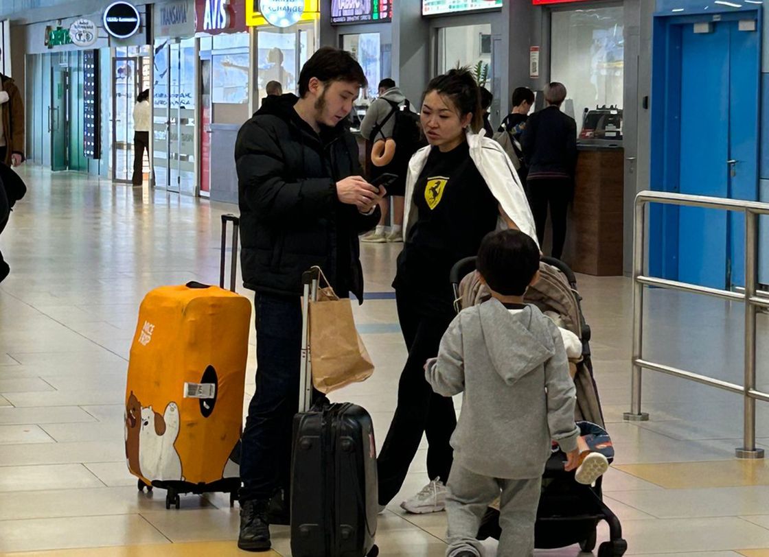 Казахстанцы прибыли из Омана