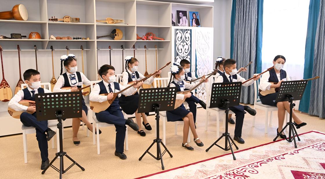 Касым-Жомарт Токаев посетил специализированную школу-интернат для одаренных детей