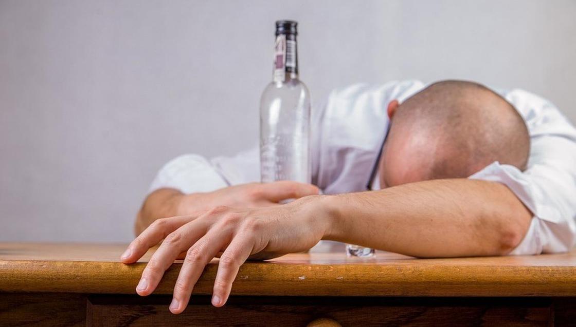 Ученые рассказали о разнице между пьянством и алкоголизмом