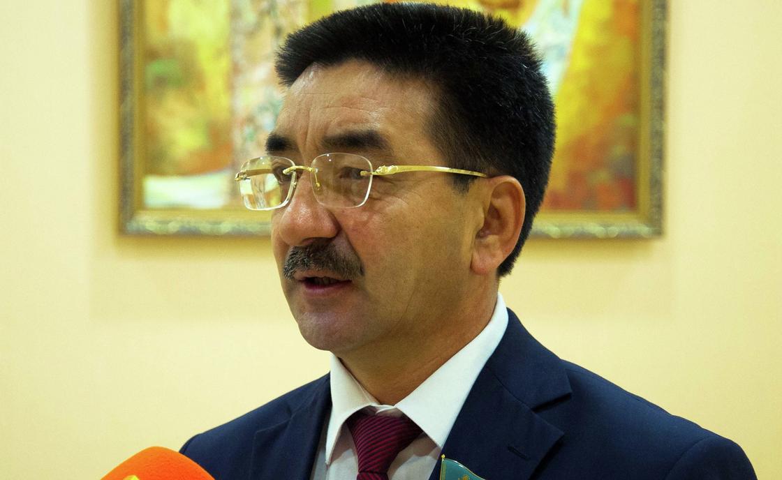 Выборы в Казахстане-кандидаты: Жамбыл Ахметбеков сдал экзамен по казахскому языку
