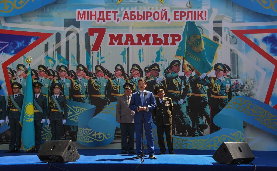 День защитника Отечества отмечают в Алматы