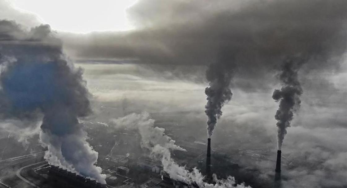 Алматинцы сняли на видео, как ТЭЦ убивает экологию города