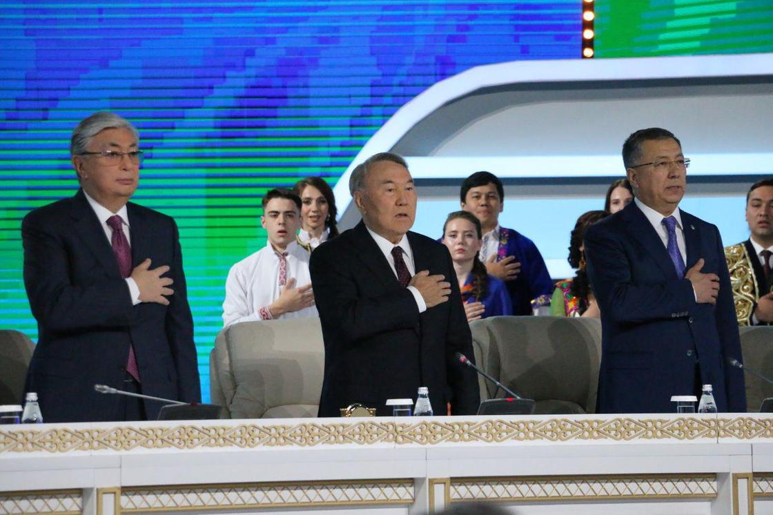 Назарбаев и Токаев пришли вместе на сессию Ассамблеи народа Казахстана (фото)