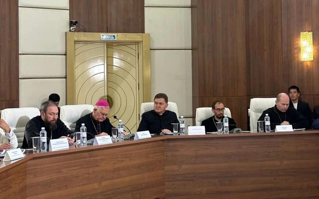 Круглый стол "Закон и порядок: гарантия общественной стабильности" Круглый стол "Закон и порядок: гарантия общественной стабильности"
