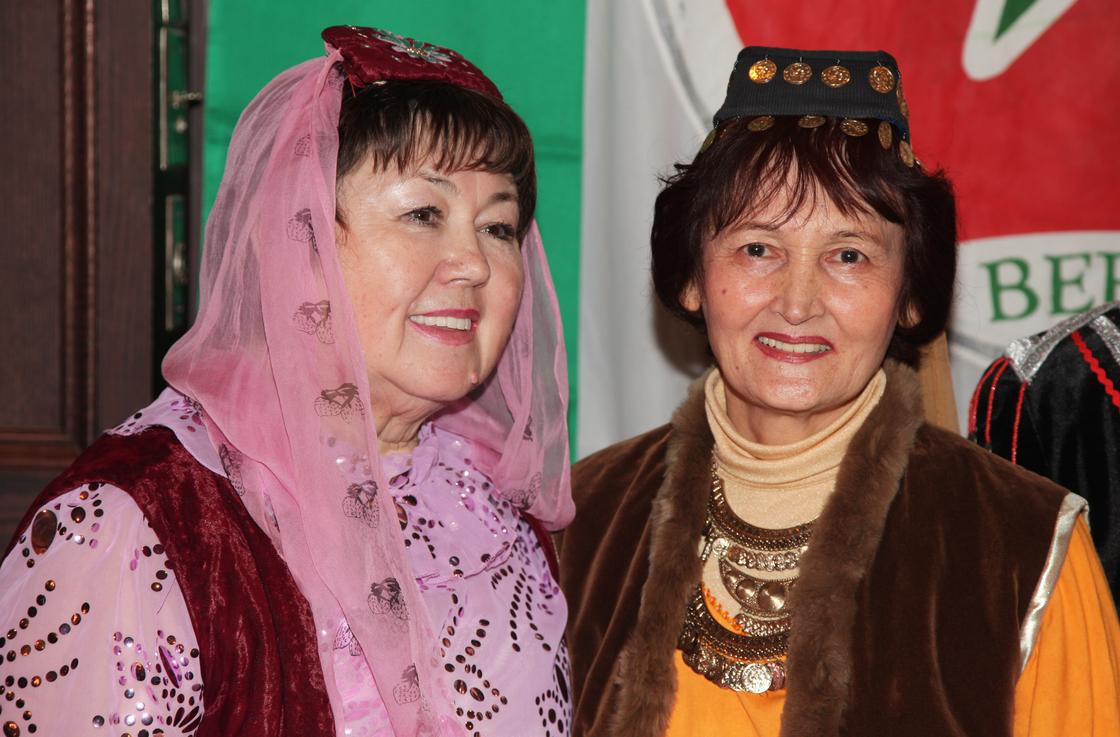 Наурыз тойындағы татар әйелдері