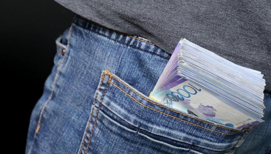 Предназначенные на лечение ребенка 1,5 млн украли из машины в Актобе Предназначенные на лечение ребенка 1,5 млн украли из машины в Актобе