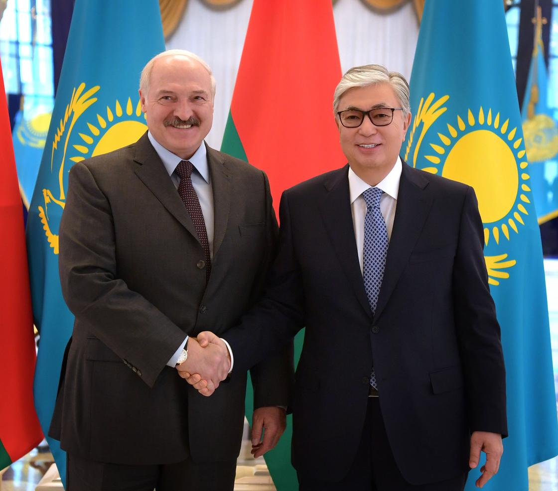 "Әрдайым жақсы болады": Мемлекет басшысы Лукашенкомен кездесті