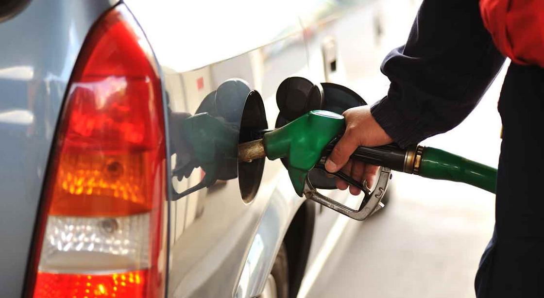 Сколько литров бензина можно купить на среднестатистическую зарплату в Казахстане