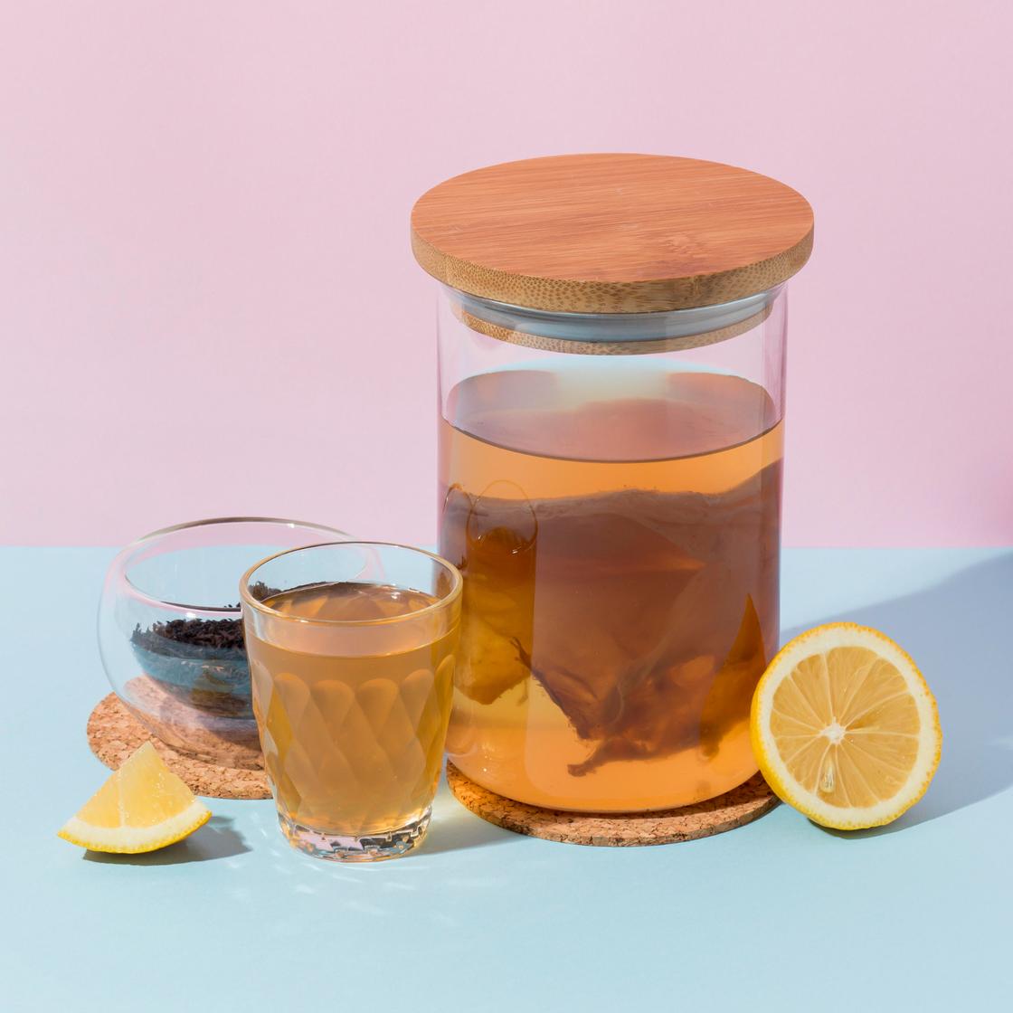 Чайный гриб, лимон, заварка и готовый напиток