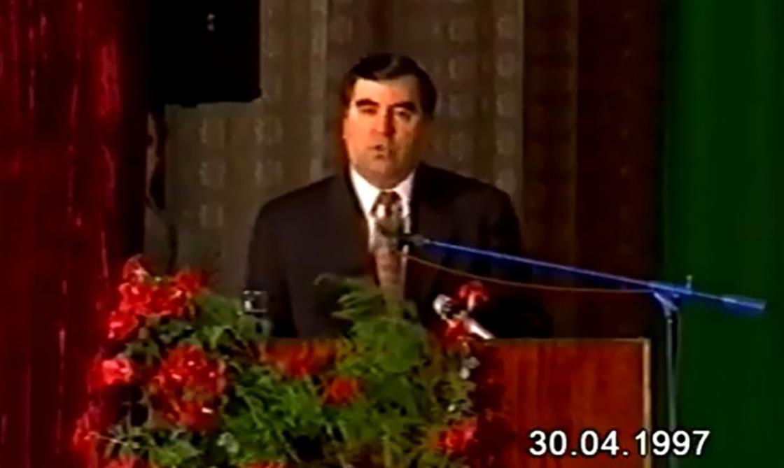 Редкие кадры покушения на жизнь президента Таджикистана появились в Сети (видео)