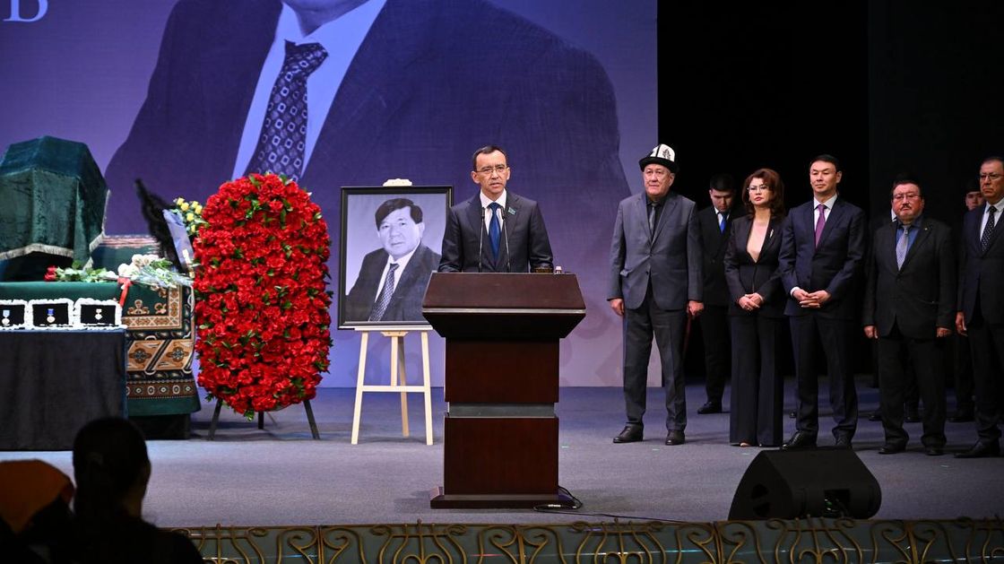 Сенат төрағасы Мәулен Әшімбаев сөз сөйлеуде