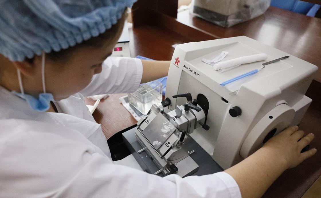 Каждому третьему больному нужен патологоанатом: как работает морг в Алматы