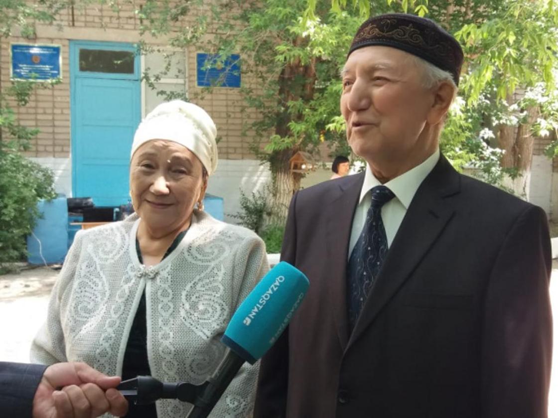 Бабушка и дедушка Димаша Кудайбергена проголосовали в Актобе (фото)
