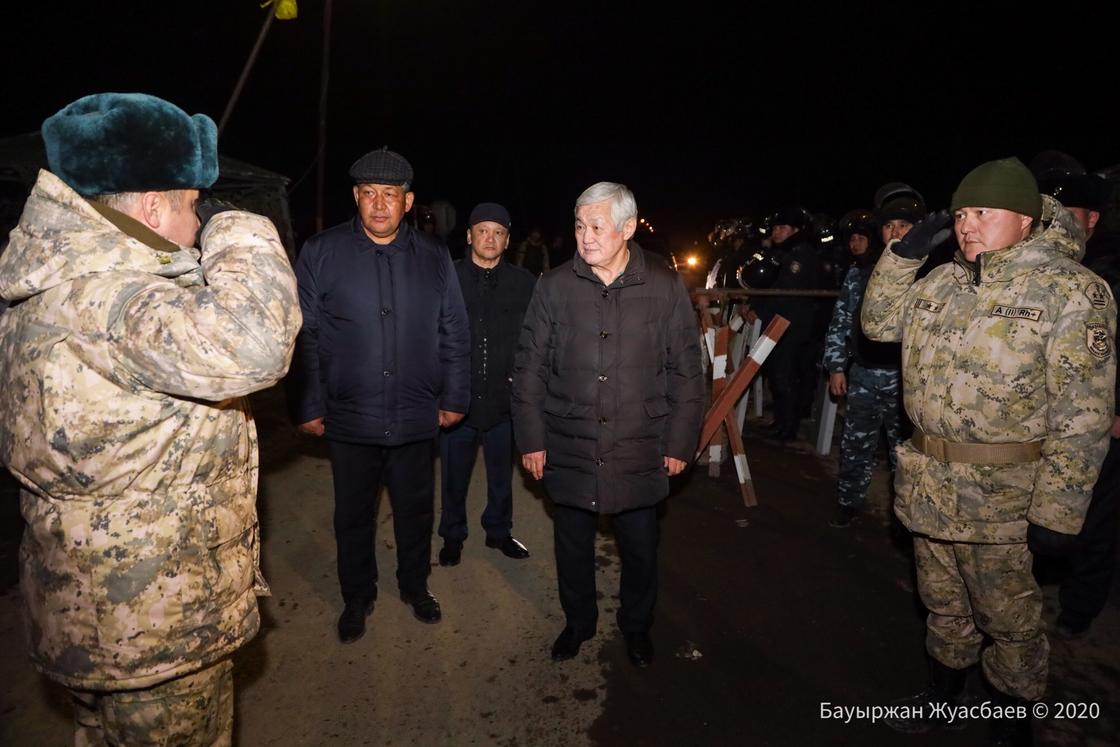 Что происходит в Кордайском районе: Сапарбаев совершил ночной объезд сел (фото)