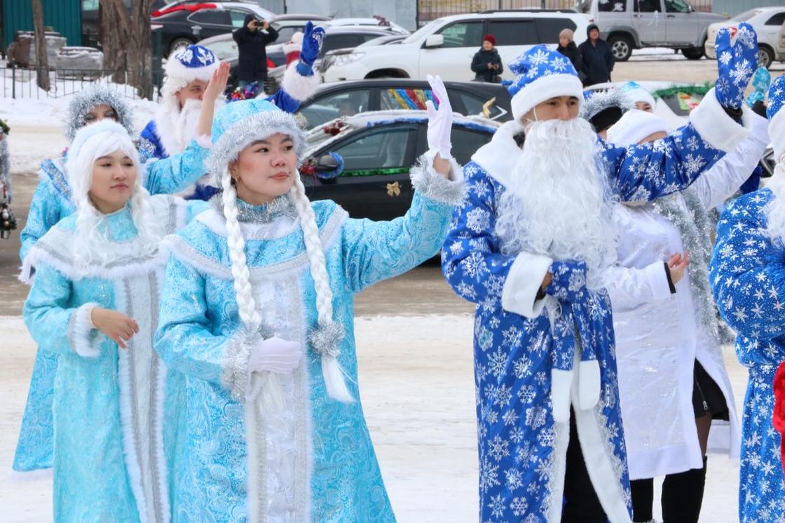 Флешмоб в рамках новогодней акции "Қош келдің, Жаңа жыл!"