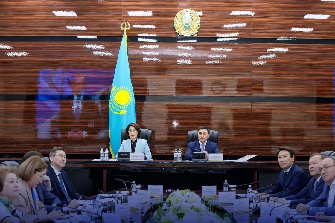 Акмарал Альназарова и Габит Сыздыбеков Акмарал Альназарова и Габит Сыздыбеков