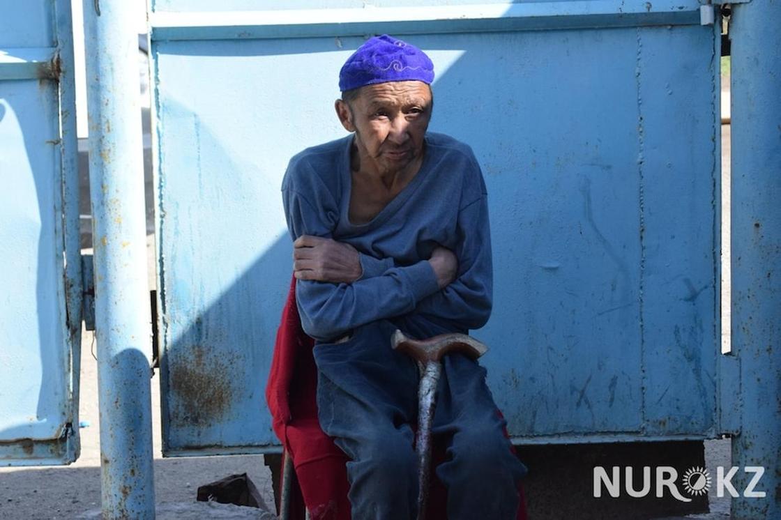 "Из-за алкоголизма меня бросили оба сына": 68-летний актюбинец остался на улице