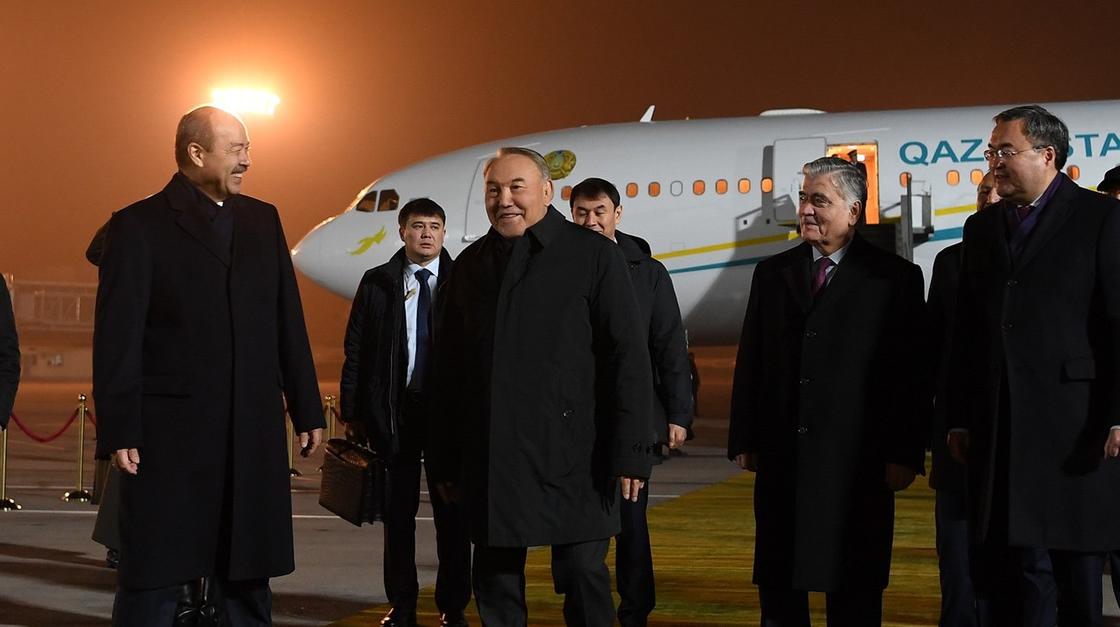 Назарбаев прибыл в Санкт-Петербург (видео) Назарбаев прибыл в Санкт-Петербург (видео)