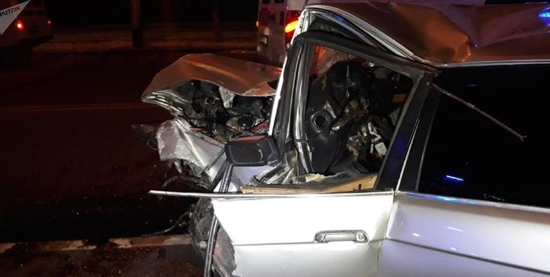 Массовая авария в Алматы: погиб водитель BMW (фото)