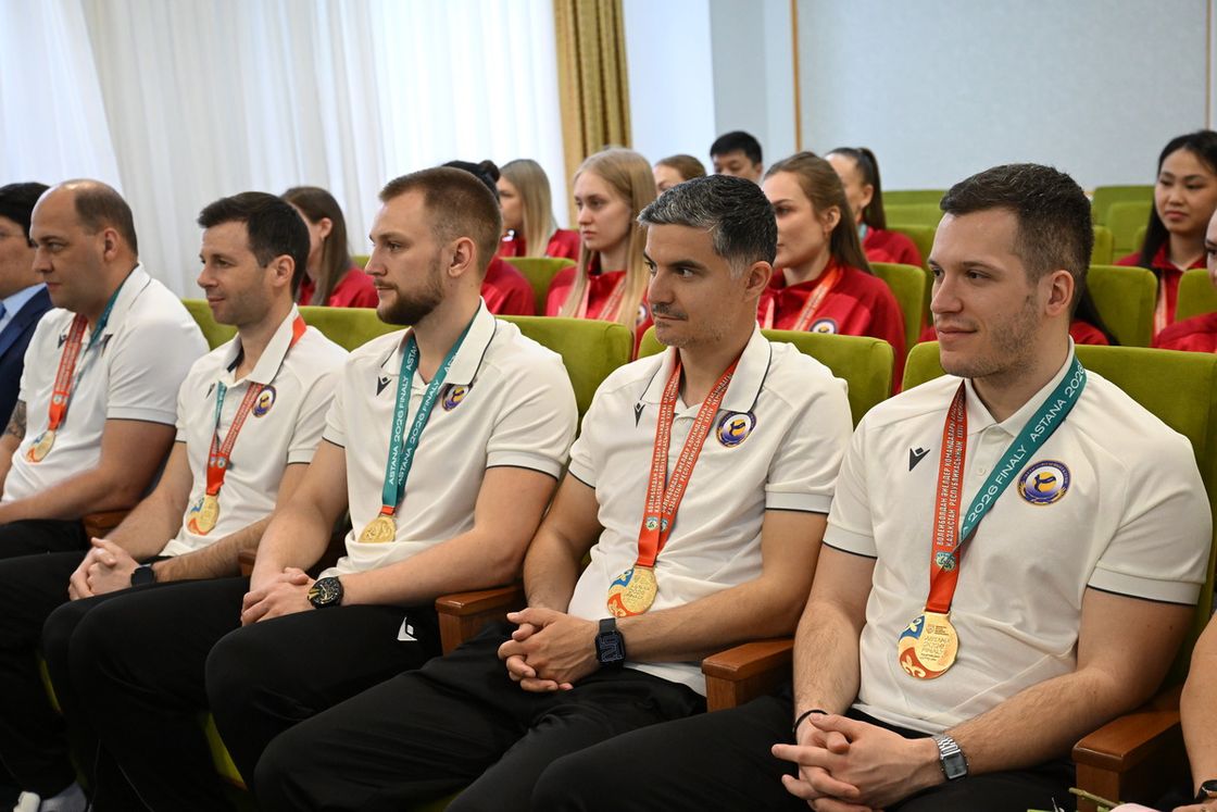 Бейбит Исабаев принял десятикратных чемпионов страны – волейболисток команды "Жетісу"