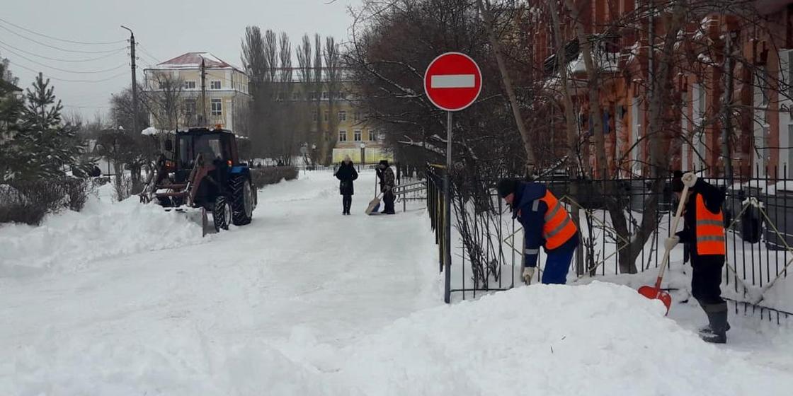 Рекордное количество снега выпало в Уральске
