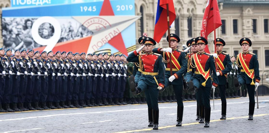 Назарбаев принял участие в параде Победы на Красной площади (фото)