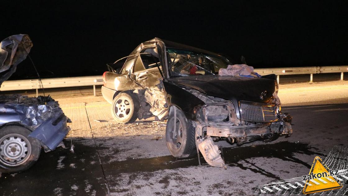 Машина разбилась в ДТП на трассе в Алматинской области